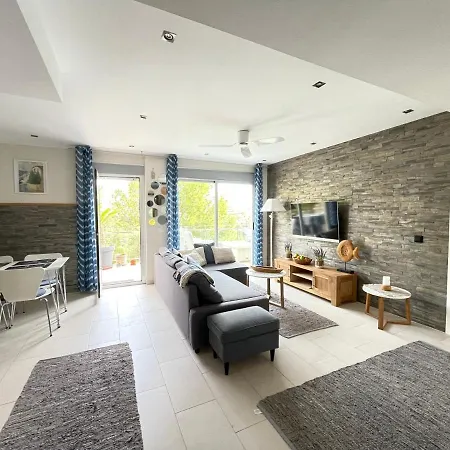 Carat Apartment *